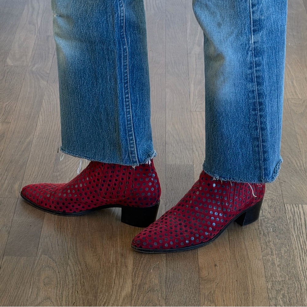 modern vice red suede polka dot chelsea boot🔴⚫️